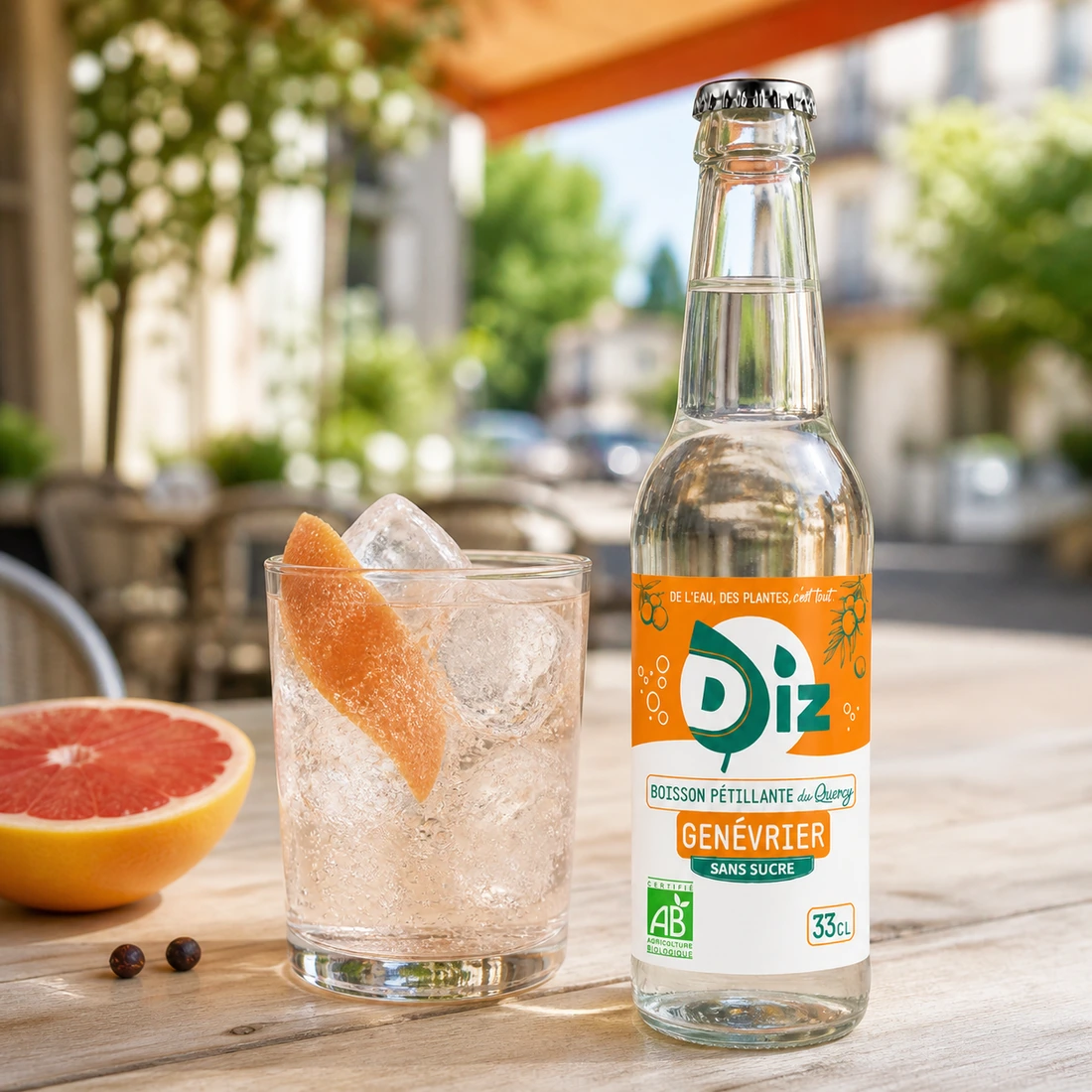 Le cocktail sans alcool La Sauvageonne et sa bouteille DIZ Genévrier
